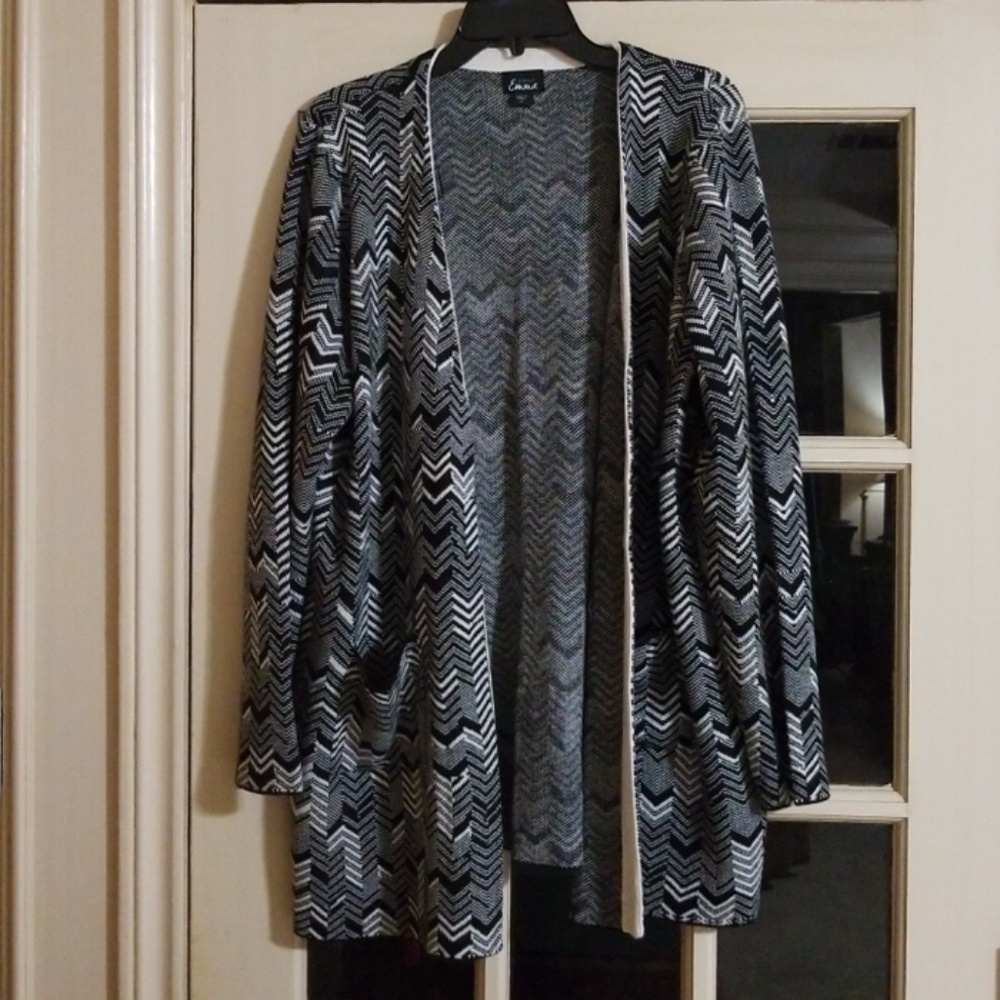 Cardigan with two front pockets